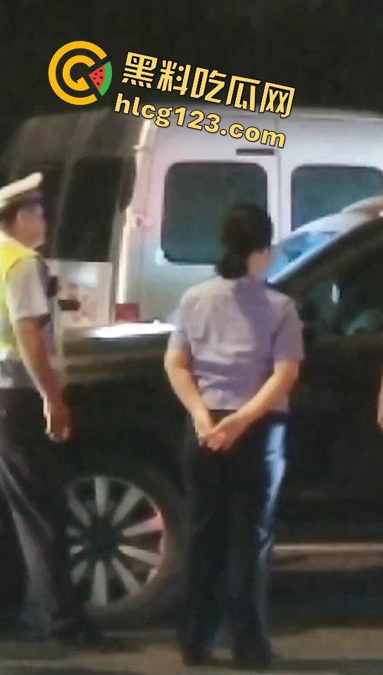 临沂郯城惊现硬核酒驾！司机拒不配合，交警无奈砸玻璃强制处理-6