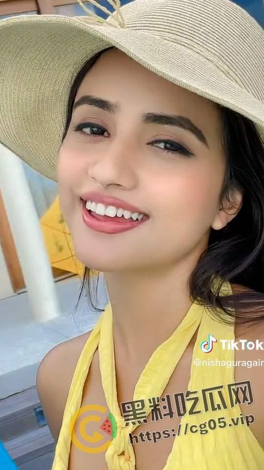 印度淫娃！Tiktok  INS 印度网红 【妮莎】【NishGuragain】和男朋友性爱自拍流出 咖喱味的极品美女-9