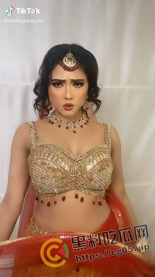 印度淫娃！Tiktok  INS 印度网红 【妮莎】【NishGuragain】和男朋友性爱自拍流出 咖喱味的极品美女-10