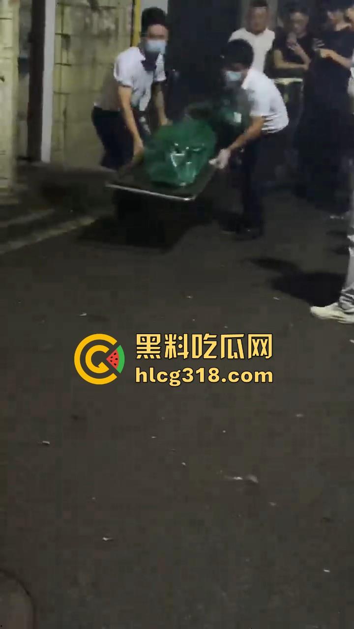 湖南长沙肌肉猛男操死站街女！现场已被警察封锁现场 这得多猛啊能把人操死！-10