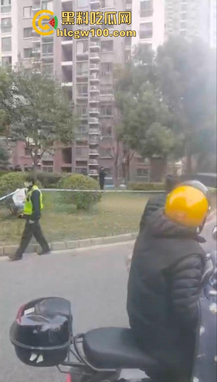 变态的妈 无能的爸 破碎的孩子 全家一起挂！上海闵行一家三口被逼跳楼 只因孩子没考100分？-12