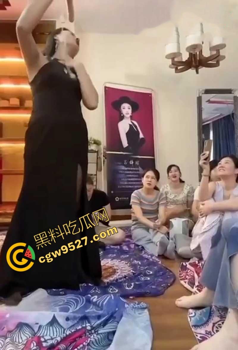 名媛培训班内部教学视频流出！性感女老师现场实操口活技术，原来当骚货还有这么多学问?-6