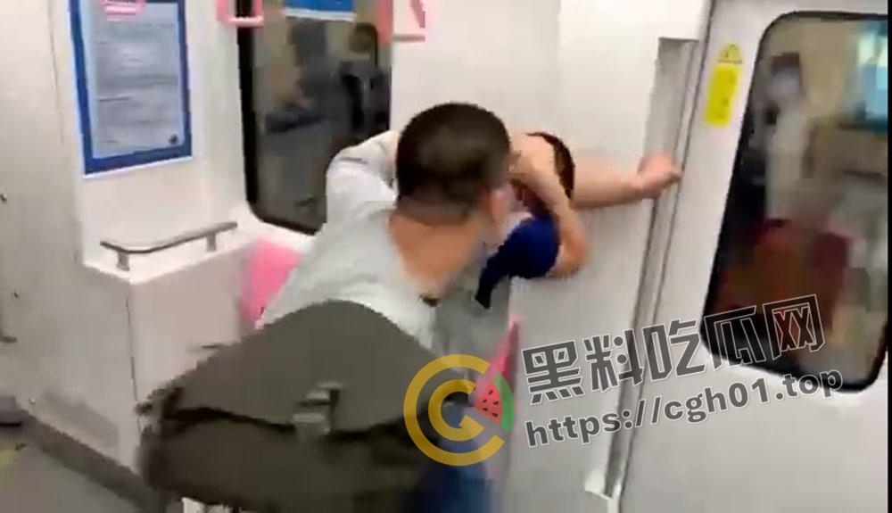 成都地铁男同捉奸  两个胖熊大打出手为了另一个胖熊 都是gay 何必呢-5