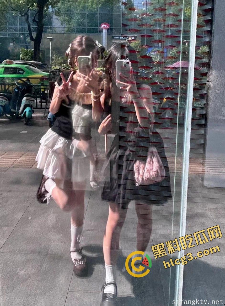 江西抚州无敌清纯高中生少女『李欢瑶』私底下超级骚贱 脱衣露奶露逼与在外清纯可爱形成鲜明对比 合集流出-6