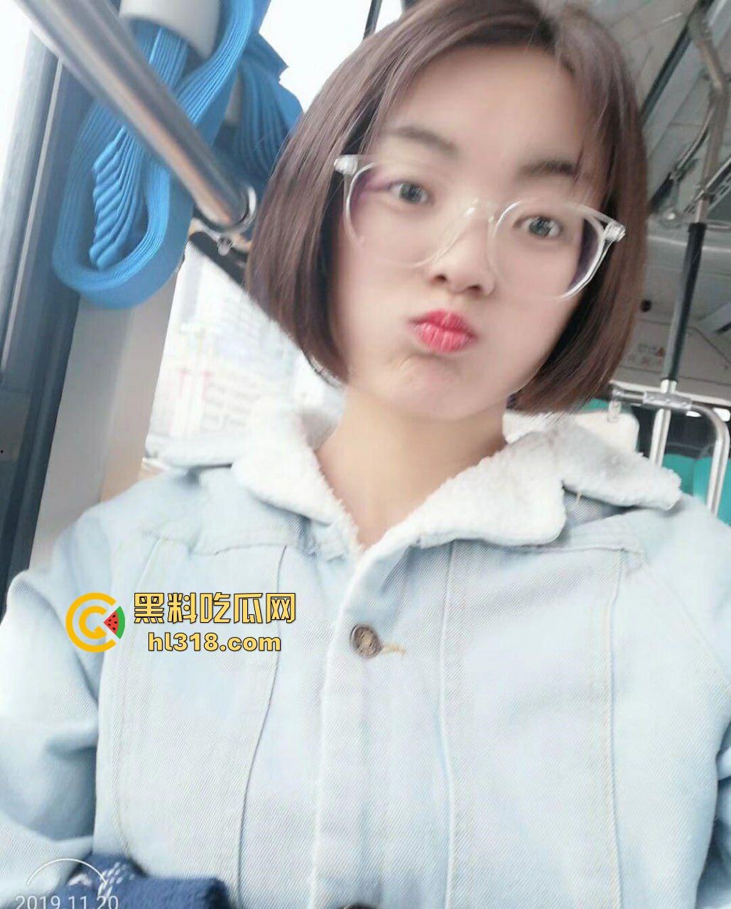 女朋友出轨捉奸在床，都打开房门了奸夫还差着不停，绿帽侠一气之下把骚逼的做爱私拍曝光泄愤！-3