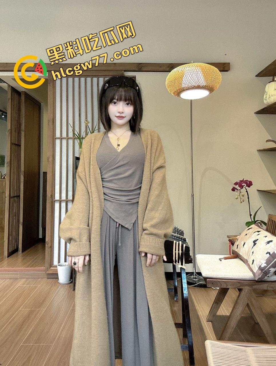 长沙女高『杨娜』白天是人晚上是牲口，被包养后成了舔蛋接精不戴套的高级母狗！-2