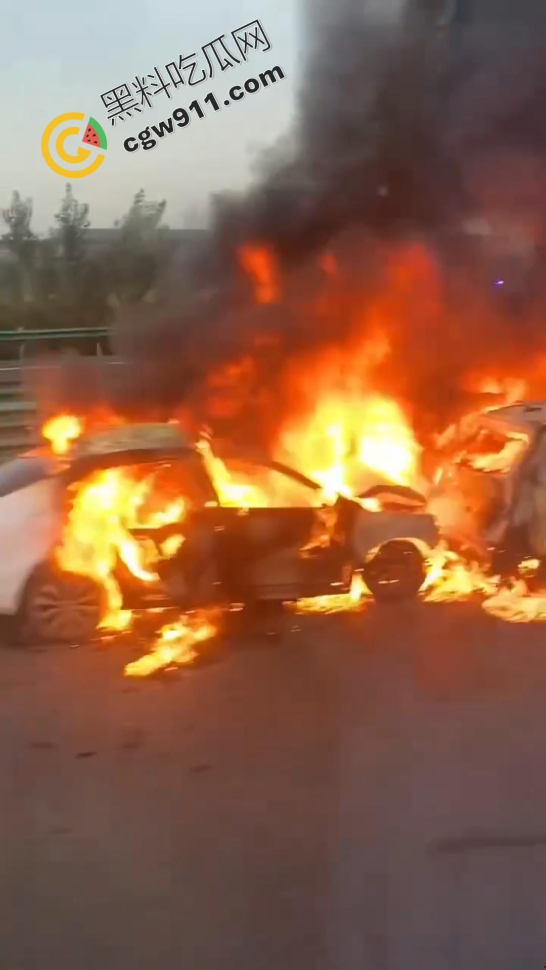 京哈G1高速车祸现场视频！两车追尾瞬间燃起烈焰，现场惨状挥之不去，令人心惊！-6