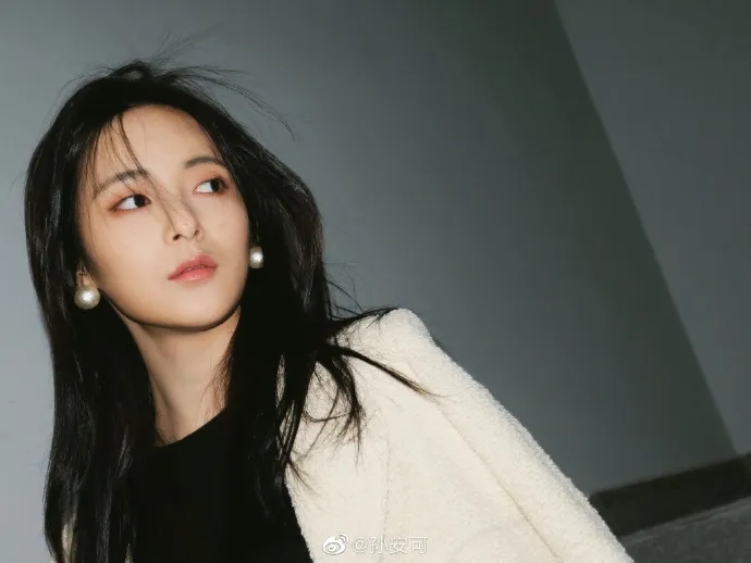 当红女演员【孙安可】的桃色历史 缉魂中删减片段流出 香艳肉体一丝不挂 这才是顶级反差-2