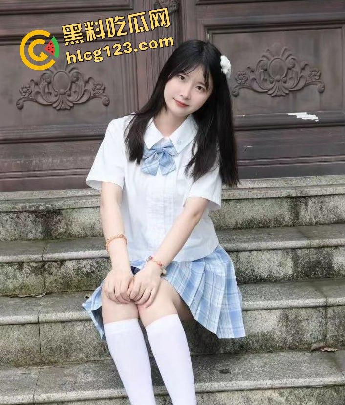 杭州美院JK学妹高子薇被男友疯狂调教，无毛白虎嫩穴对镜抽插自嗨，骚得飞起！-1