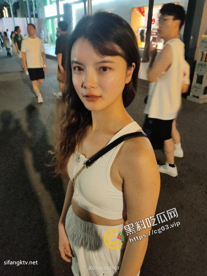 重庆反差婊【赵红艳】海量生活照+与同居男友性爱自拍流出 百度云泄密34P+6V-2