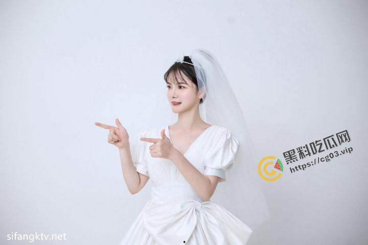 重庆反差婊【赵红艳】海量生活照+与同居男友性爱自拍流出 百度云泄密34P+6V-9