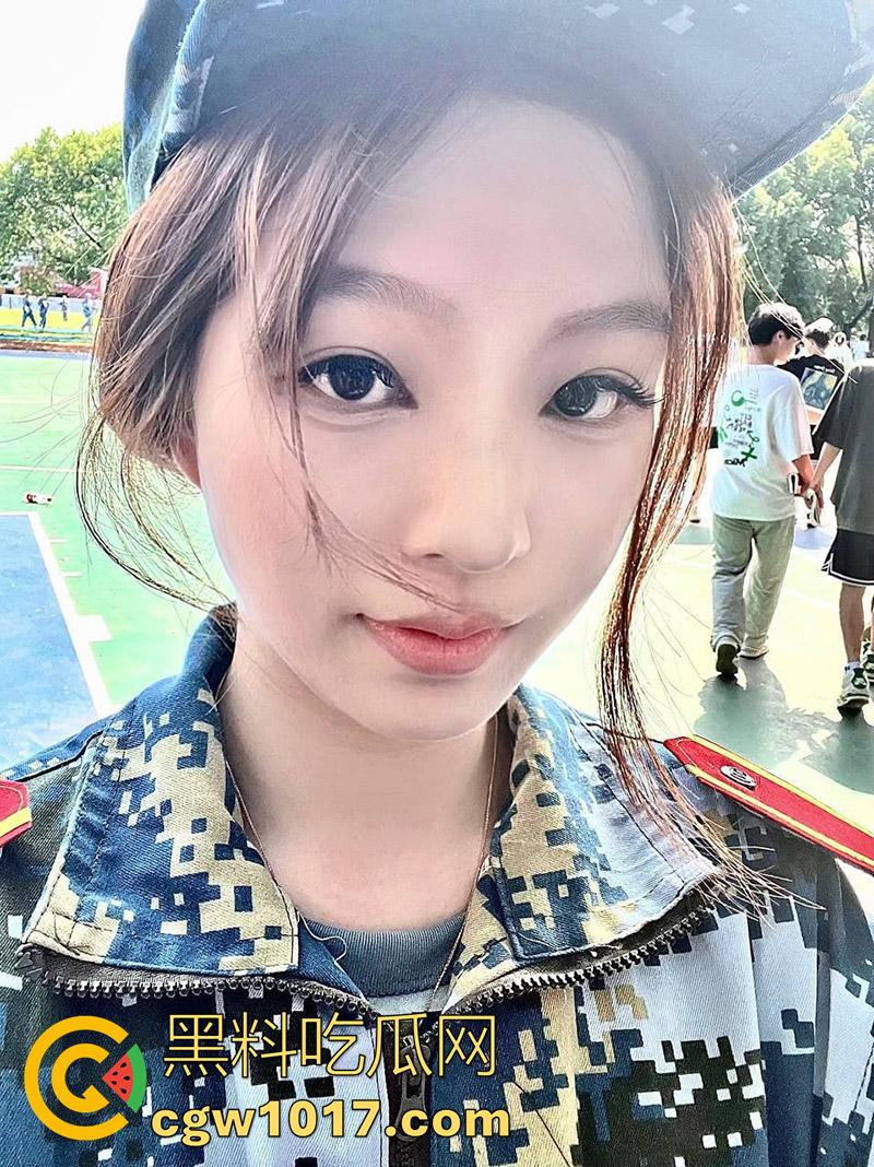 广西师范母狗【王梦雨】，清纯嫩妹开学仅7天被拿下，极品白虎大一妹子，身材纤细美腿修长，露脸视频曝光，彻底在学校出名了！-2