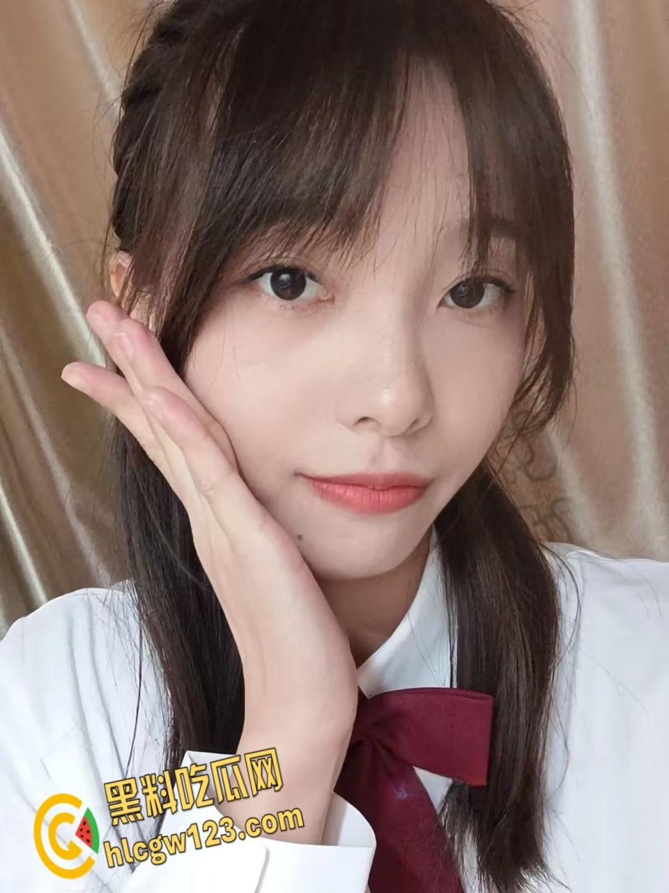 又是一个全新未开封的学生妹，不羡鸳鸯不羡仙羡慕富哥每一天嫩妹，越是挣扎富二代干的越凶！-1