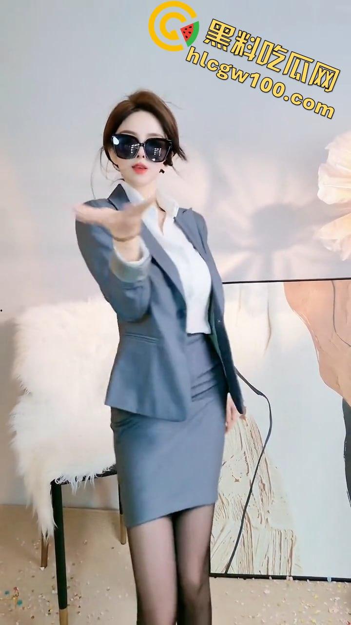 抖音反差婊【知洲】，榜一大哥定制骚舞，蕾丝丁字渔网袜，丰乳肥臀大骚逼-2