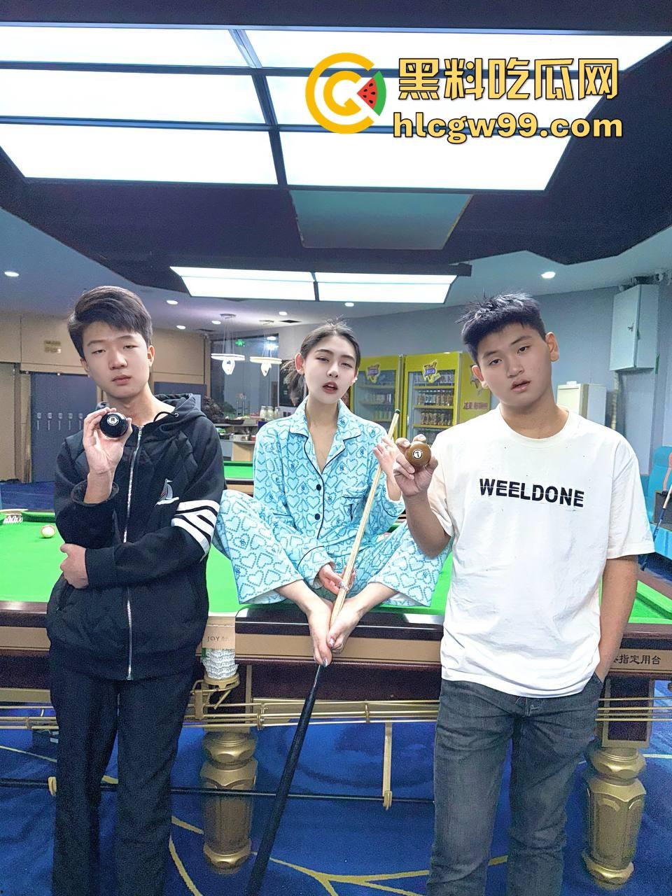 台球厅陪玩睡衣派对大哥充卡秒带走，车里睡衣一脱直接验货开干，车是真的稳，这发黑8果然是一发入魂！-7