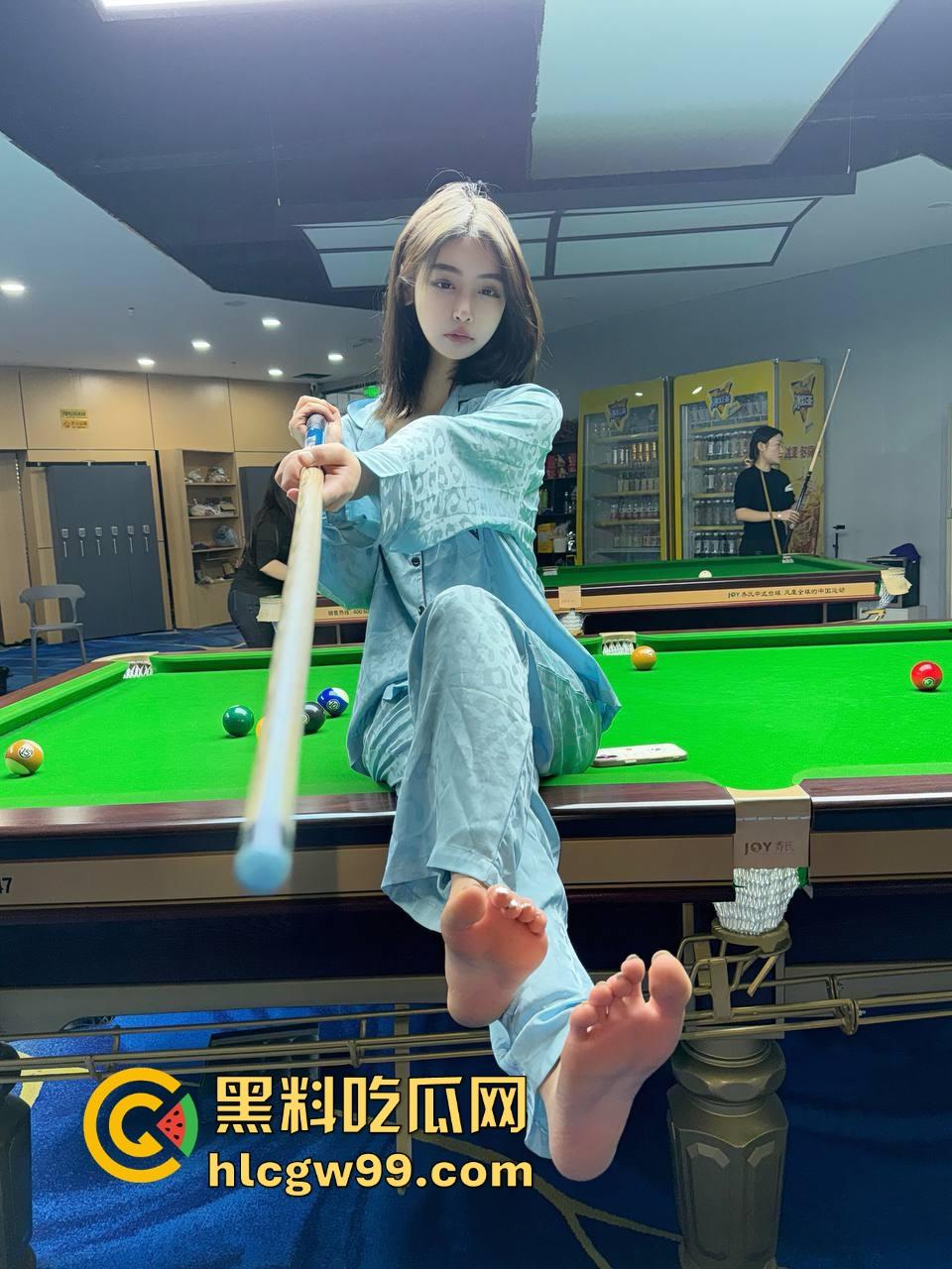 台球厅陪玩睡衣派对大哥充卡秒带走，车里睡衣一脱直接验货开干，车是真的稳，这发黑8果然是一发入魂！-8