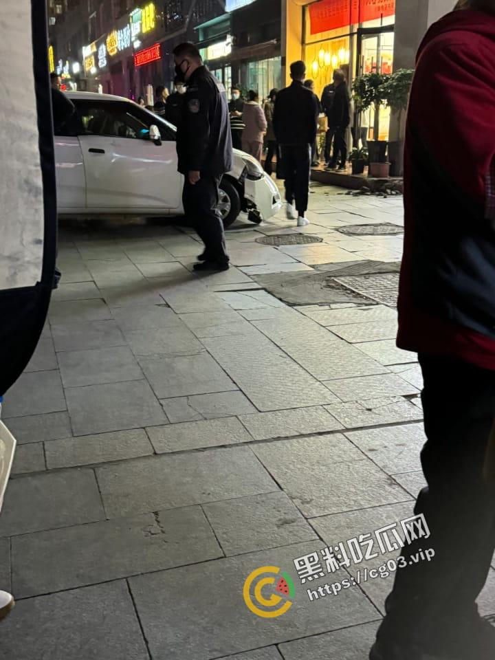 网传 小两口吵架 男的开车把女的撞死了-8