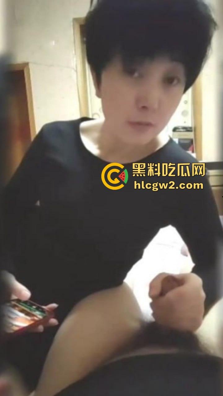 四眼约炮大神牛逼炸了！征服四位寂寞阿姨骑电动车轮番赴约被操，全程对话骚到爆 阿姨们直接抢着被要被上！-1