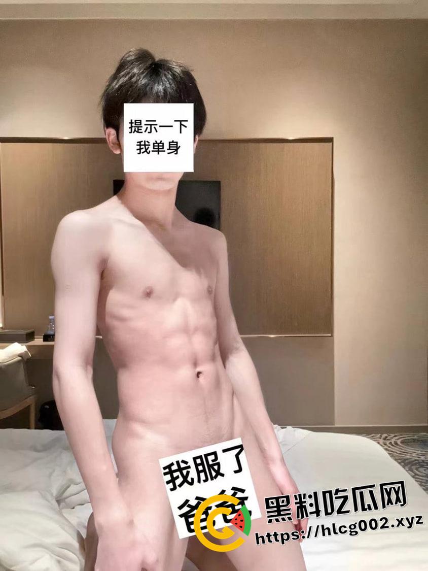 四川师范大学TS【杨佩函】整天穿渔网黑丝 肉便器纹在身上 朋友圈放做爱视频 四川对于男同的接受程度这么高了吗-9