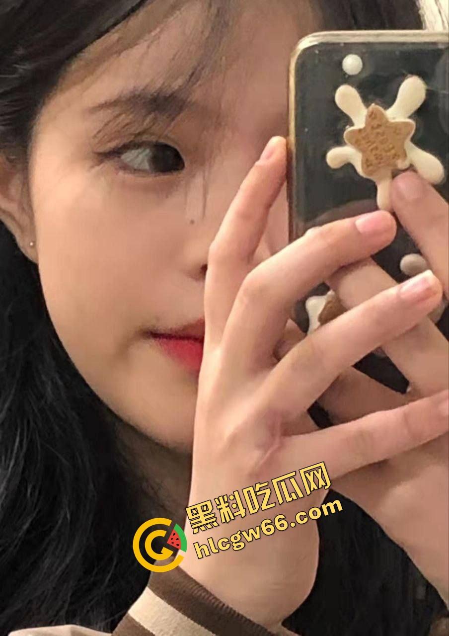 江西师范学院『李小雪』纯欲天花板曝光，极品颜值原味自拍流出，逼嫩得像刚剥的荔枝，准备开撸吧！-10