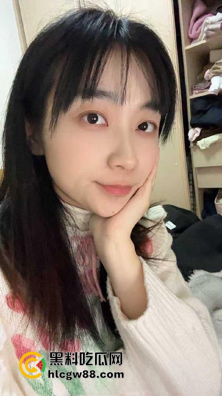 山东泰山少妇【杨薇娜】裸聊视频流出,自慰扣穴画面辣眼,高冷外表藏欲求不满,反差母狗直接撸爆!-3