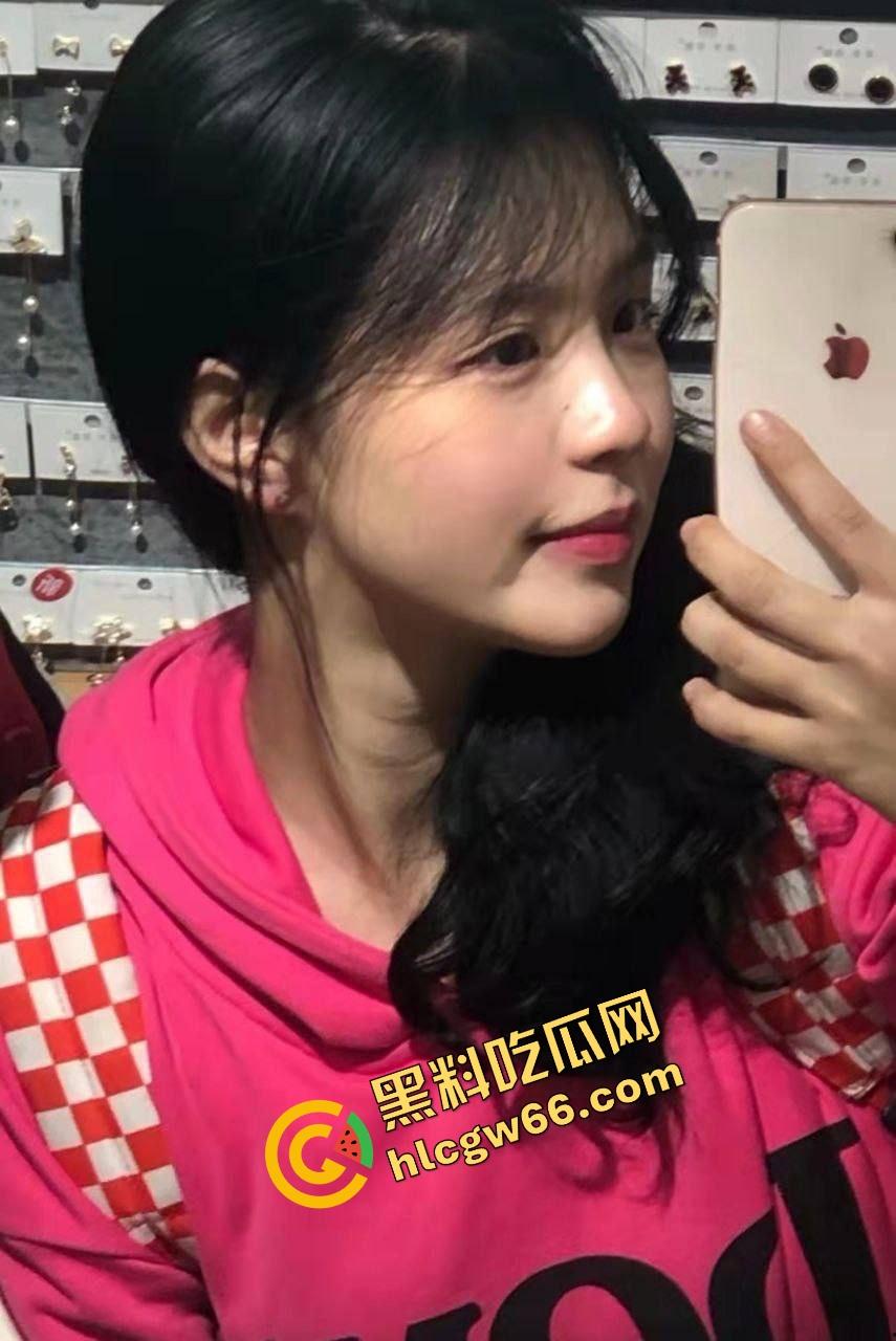 江西师范学院『李小雪』纯欲天花板曝光，极品颜值原味自拍流出，逼嫩得像刚剥的荔枝，准备开撸吧！-11