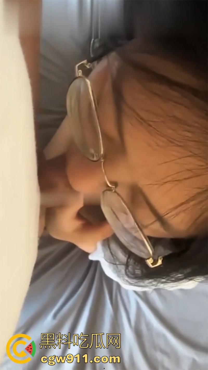 眼镜骚逼课外辅导语文老师【小苏】，身材极品翘臀诱人，一边教课一边解决性需求，这么学习早上清北了！-8