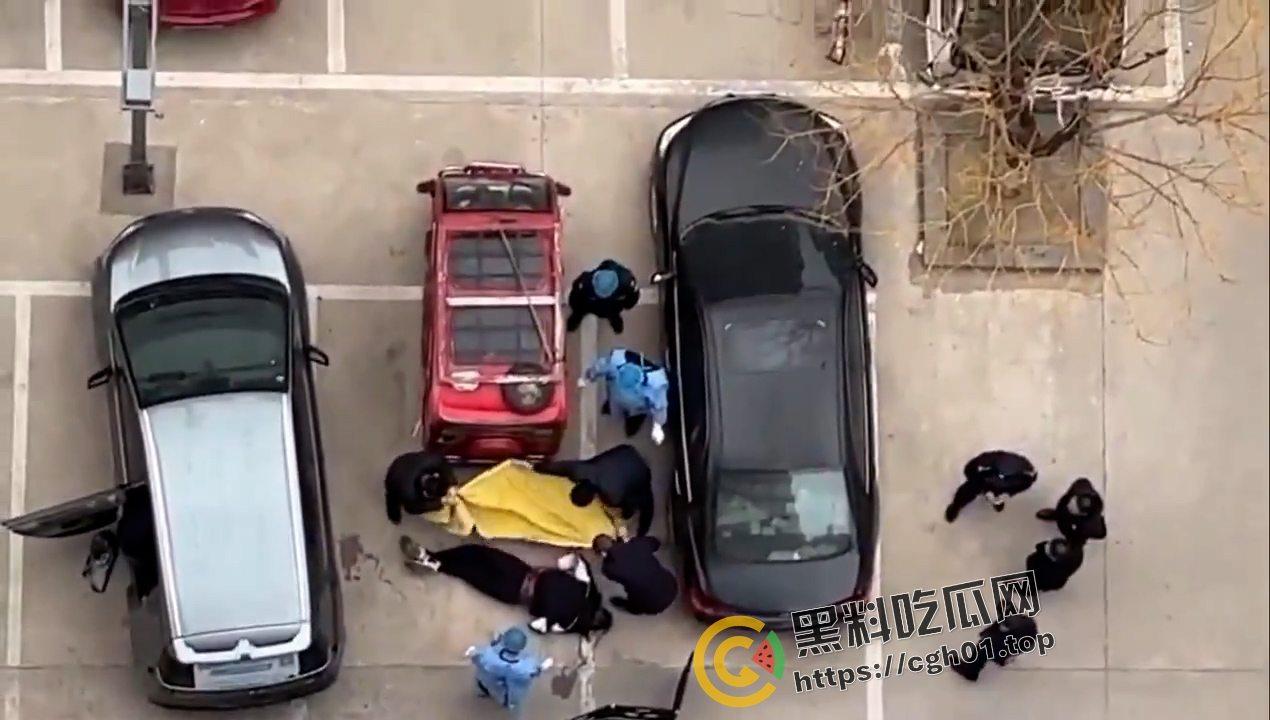 全网封锁消息！山东临沂大学停车场惊现本校学生尸体  自杀还是被掏器官？现场视频流出-3