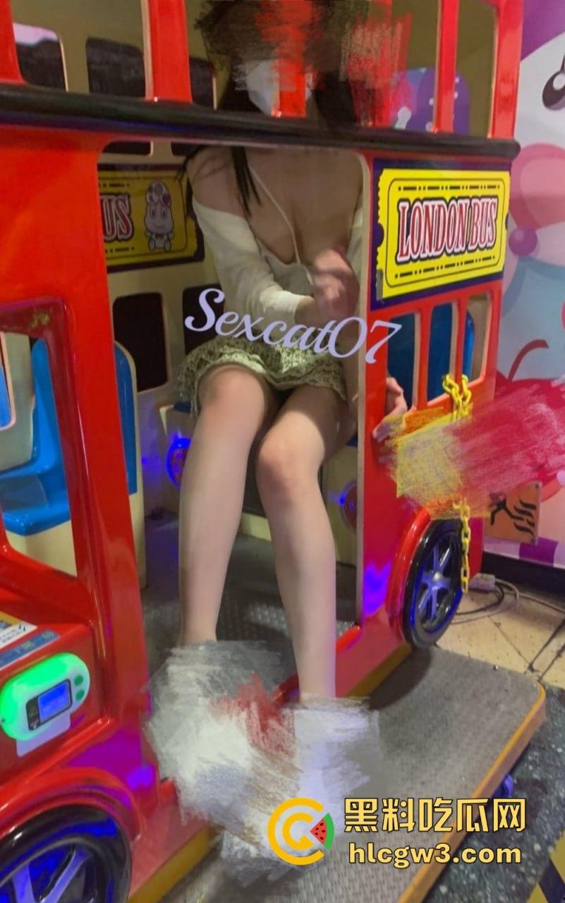 OF绿帽圈爆火的骚妻【性感的猫】私拍流出！福利级换妻淫乱，线下约单男，全程母狗式狂浪！-11