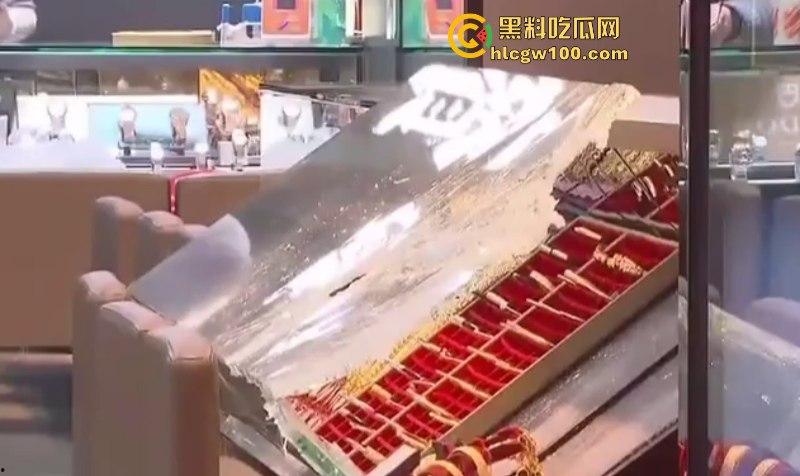 开宝马抢金铺？香港上水南丰珠宝 遭4名外籍蒙面歹徒洗劫 现场视频实拍曝光！-1