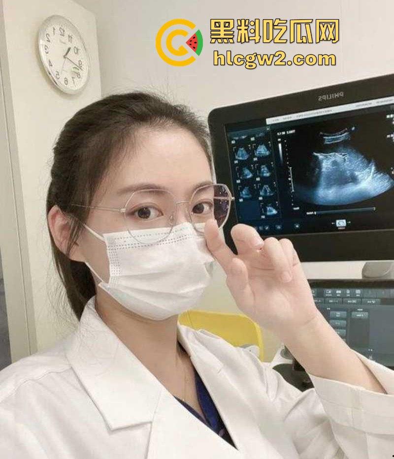 长沙医院医生『郝语彤』酒店开房被操到翻白眼！骚货医生玩3P，三个洞被猛操，叫声骚到让人腿软！-11