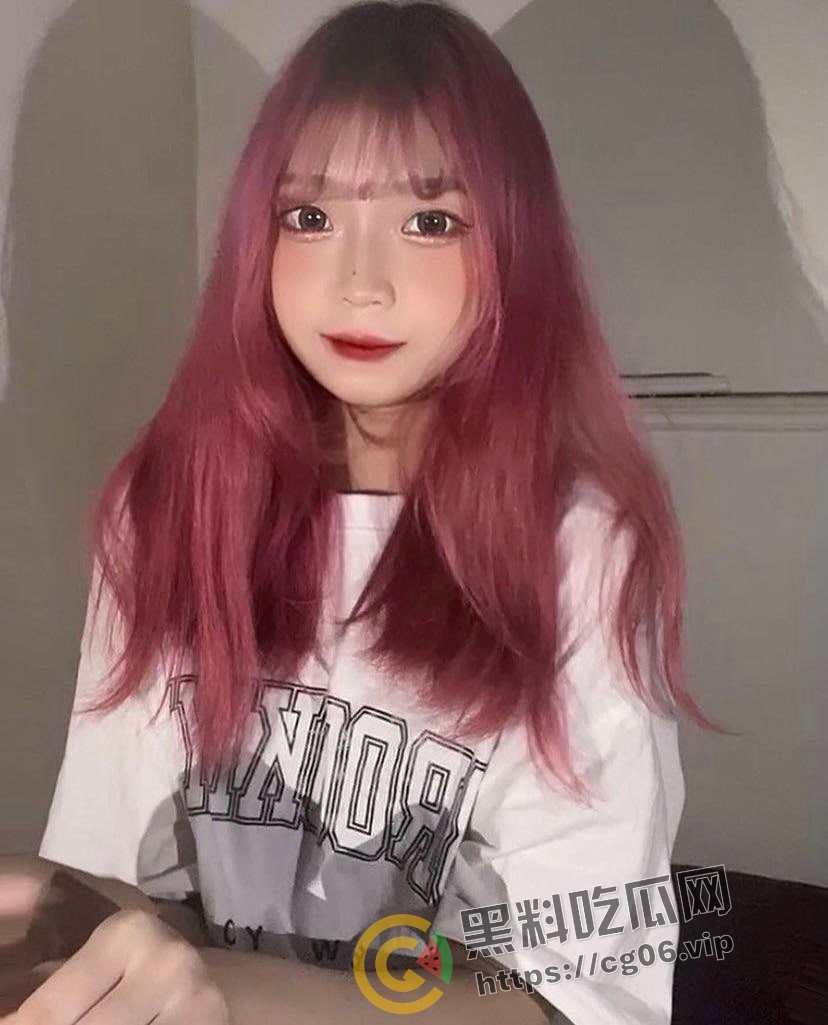 广东科技大学大一新生  粉头发的妹妹 追着体育生学长求草 主动要求录像 颜值风骚一顶一的棒-3