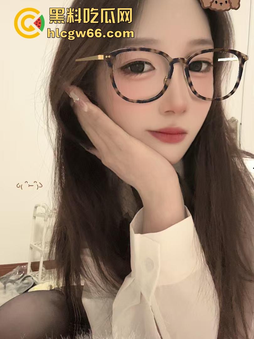 群友分享约了个考研学霸大学生，嫩得掐出水，写完作业才让日，酒店开房都不忘冲刺一战！-2