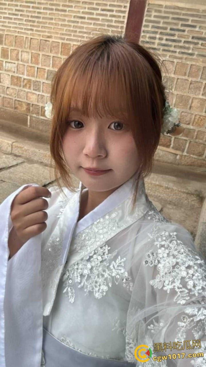 香港大学生【郑怡宣】露脸口交深喉舔屌，男友无套猛干高潮颜射，肉棒狂插G点！-1