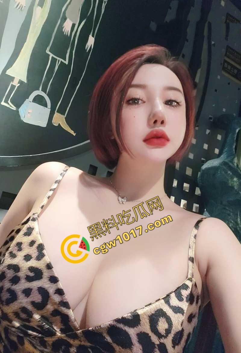 冷艳秘书【yooheejade】穿开档情趣装陪老板出差，高冷外表下是淫荡女王，连环榨精，完美身材，令人血脉喷张！-3