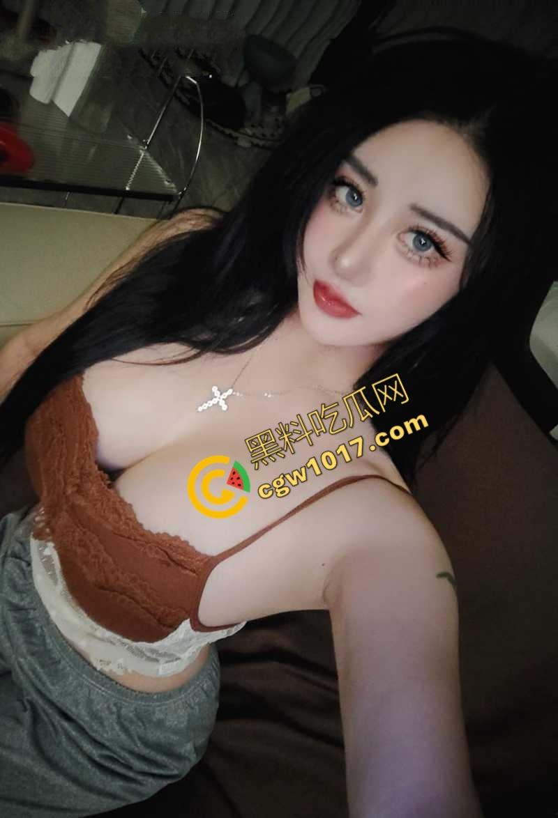 冷艳秘书【yooheejade】穿开档情趣装陪老板出差，高冷外表下是淫荡女王，连环榨精，完美身材，令人血脉喷张！-9