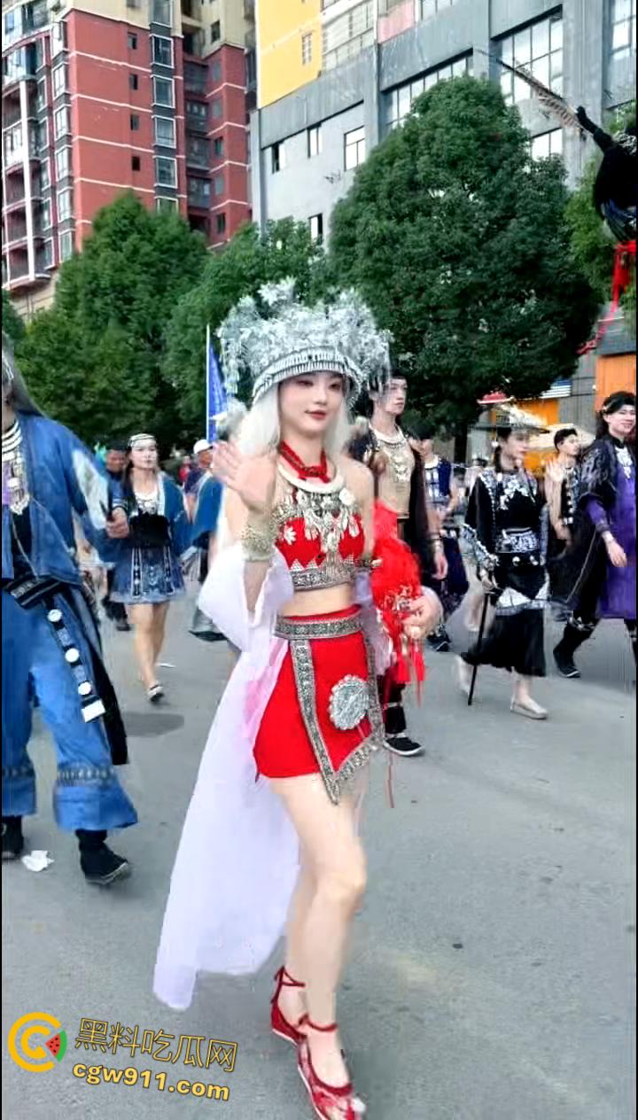 贵州丹寨县龙泉镇中国非遗保护年会 ，非遗周大型非遗万人盛装巡演，非遗瑰宝代代传，场面壮观精彩绝伦震撼人心！-9