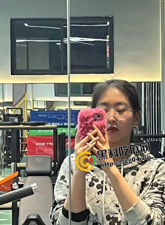 云南民族大学大一新生【赵梦颖】军训后就直接被学长拿下一血 前男友恋爱三年连个二垒都没上 不愧戴眼镜 就是闷骚-4