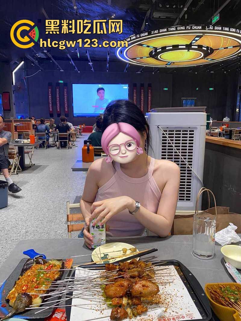 海角乱伦大神 39岁大屁股妈妈30岁堂姐 终于在堂姐醉酒状态 进入了堂姐的骚逼 但是过程堂姐醒了!-4