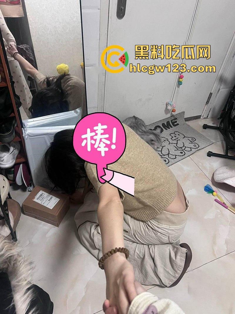 海角乱伦大神 39岁大屁股妈妈30岁堂姐 终于在堂姐醉酒状态 进入了堂姐的骚逼 但是过程堂姐醒了!-8