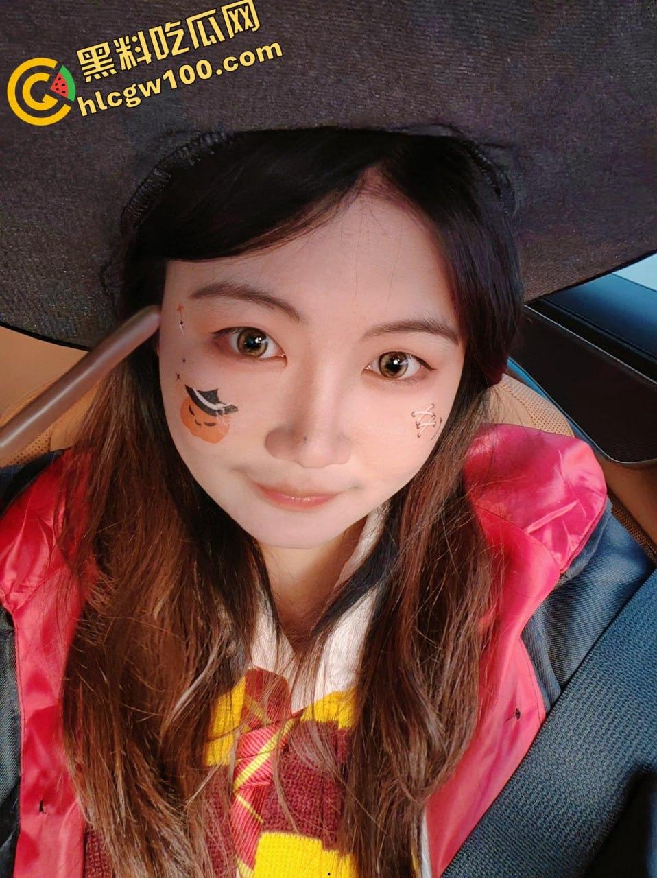 上海政法学院新闻系【李妍妍】，05反差母狗给金主跪地口交技术娴熟，被金主操的鬼哭狼嚎的-3