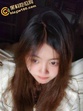 上海政法学院新闻系【李妍妍】，05反差母狗给金主跪地口交技术娴熟，被金主操的鬼哭狼嚎的-14