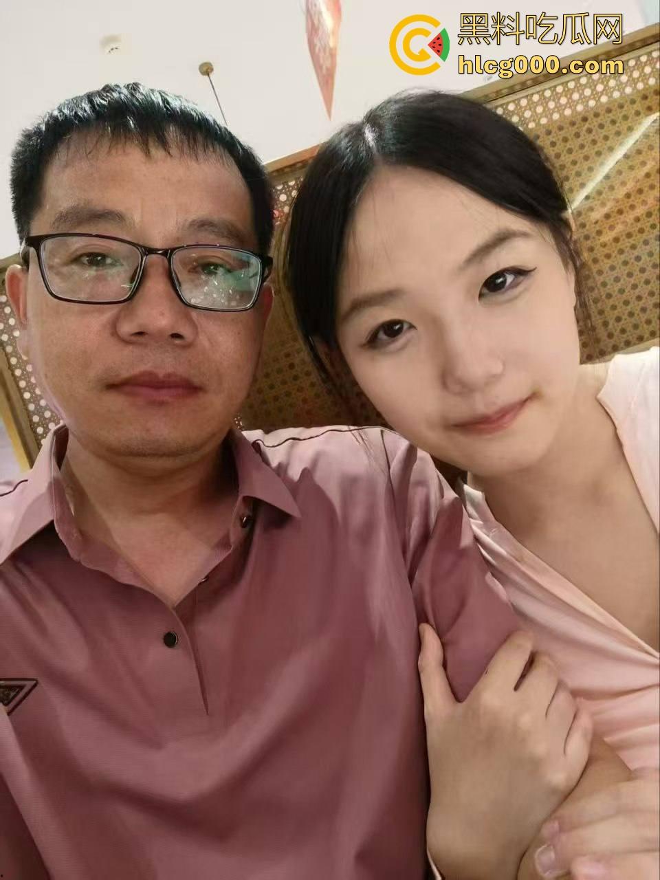 高校极品女学生【李如意】勾引化学老师玩SM，性欲母狗把油腻大叔榨干，不雅视频曝光流出！-5