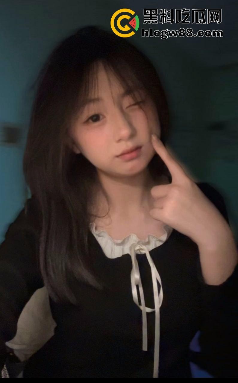 内蒙古高一【徐彤丹】清纯校花变万人骑妓女,给钱就操帅哥免费,69技术封神,毕业当天赋女优!-1