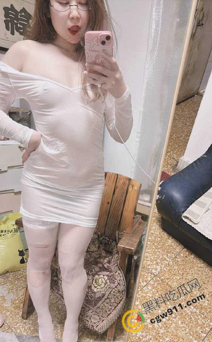 齐齐哈尔骚浪护士【王雪】约炮流出:巨乳翘臀勾魂夺魄,肉棒深吞求精液灌喉,内射小穴特写展示-3