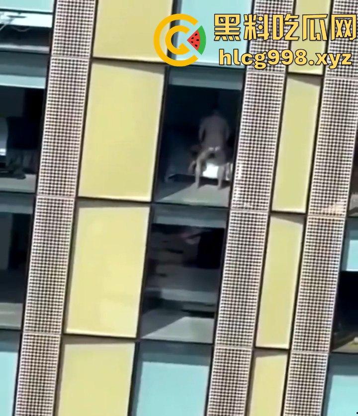 我嘞个骚刚！瓜友投稿酒店偷拍，激情后入到一半才发现是俩男的在搞！-6