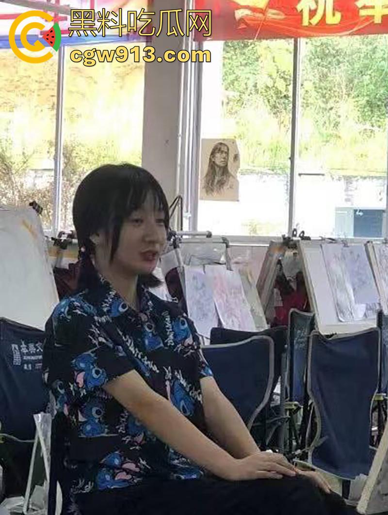 南阳师范学院乱伦母狗【王文曦】，超喜欢自慰的白虎嫩妹，各种自拍勾引网友，自慰竟然还是爸爸教的！-7