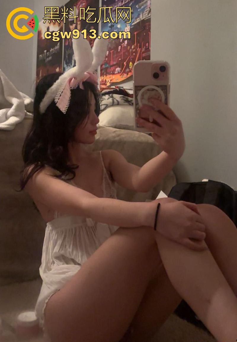 南阳师范学院乱伦母狗【王文曦】，超喜欢自慰的白虎嫩妹，各种自拍勾引网友，自慰竟然还是爸爸教的！-10