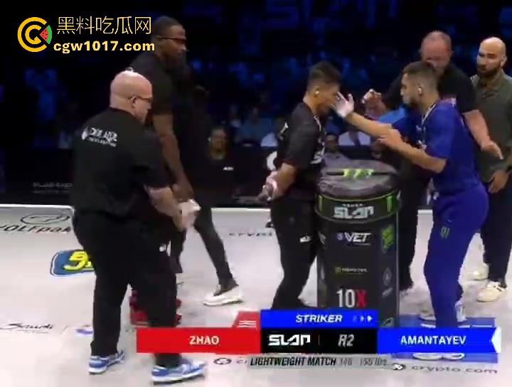 通背拳传人赵鸿刚参加UFC扇耳光大赛被对手KO！曾以为在耳光大赛上无敌的武功，没想到是这种下场，真是花拳秀腿！-4