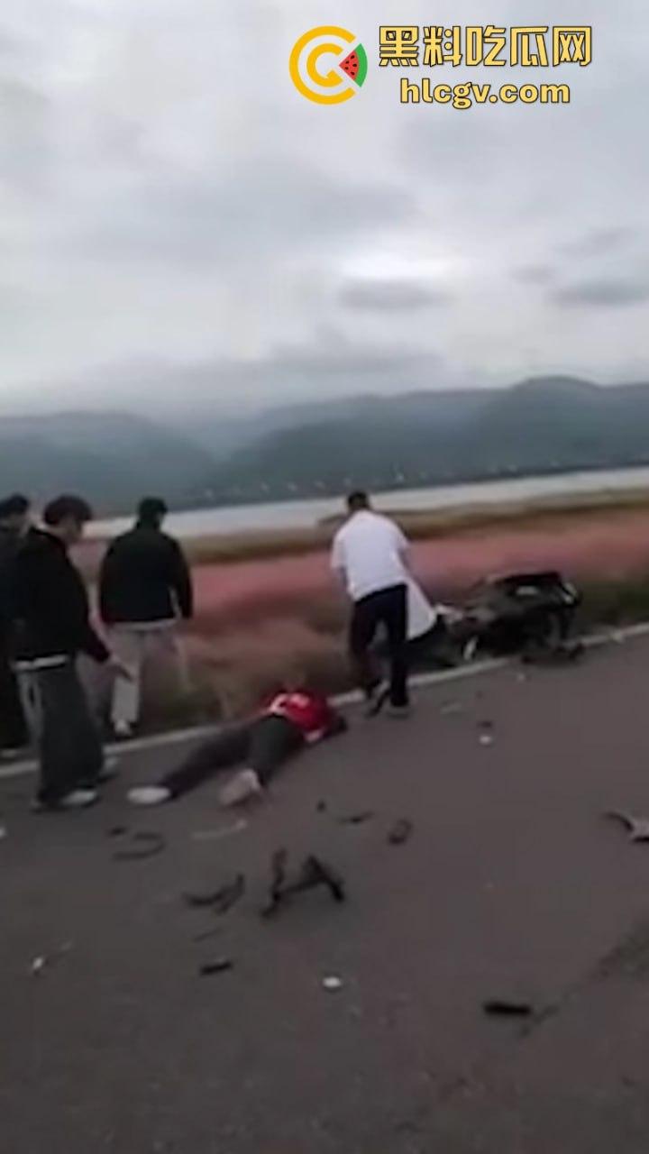 玩车就是玩命！两大学生借车带妹 超速飚车不慎相撞 一死一废-9